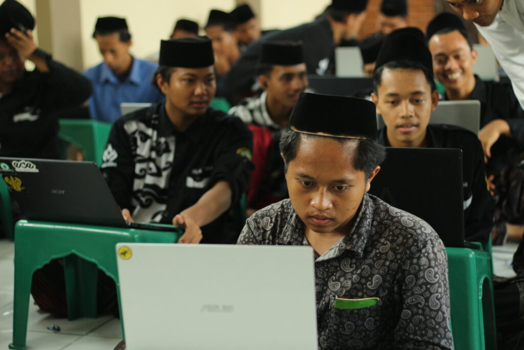 SANTRI MELEK TEKNOLOGI:PERSPEKTIF KH. SAID AQIL SIRADJ